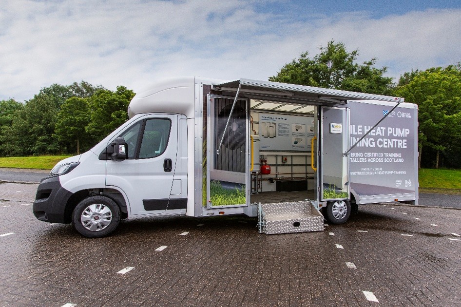 A picture of a van which houses the mobile training unit for heat pumps. A picture of a van which houses the mobile training unit for heat pumps.