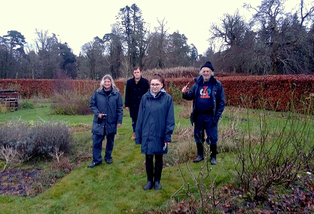 Horticulture students make Christmas crafts for charity